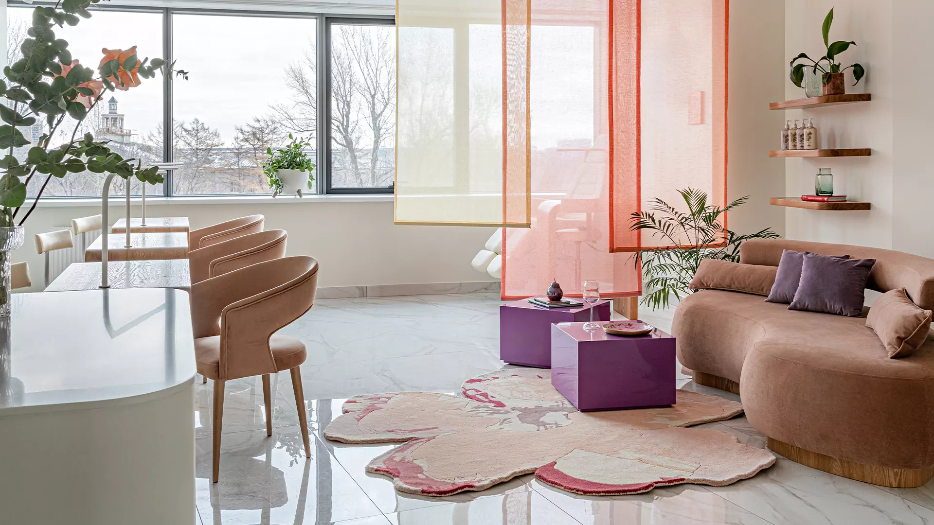 Цветные перегородки и мебель из ясеня в интерьере казанской студии маникюра — проект LR Design Atelier
