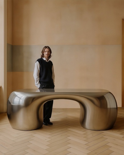 Пэдди Пайк представил коллекцию скульптурной мебели Arnardo