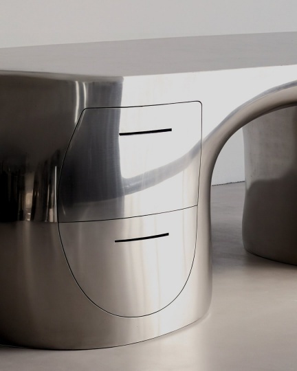 Пэдди Пайк представил коллекцию скульптурной мебели Arnardo