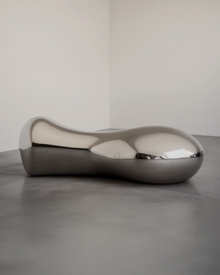 Пэдди Пайк представил коллекцию скульптурной мебели Arnardo