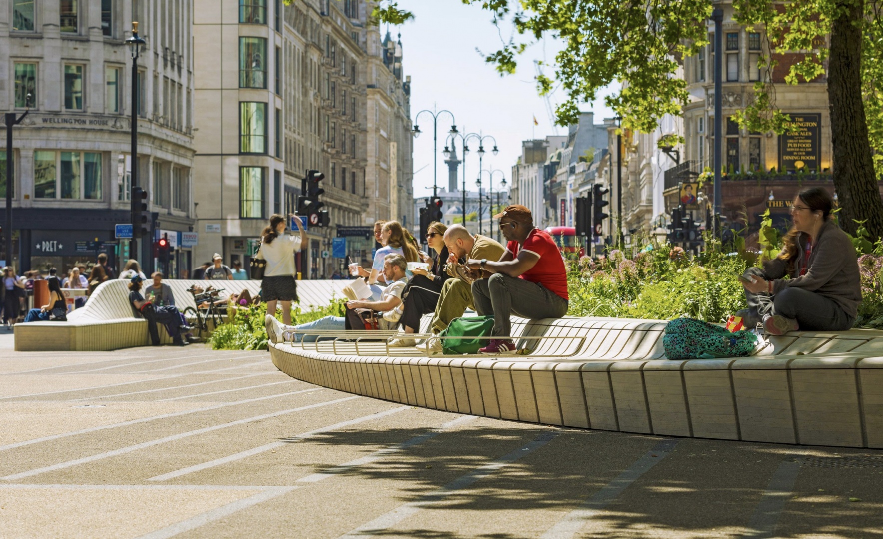 В Лондоне появилось общественное пространство по проекту LDA Design В Лондоне появилось общественное пространство по проекту LDA Design