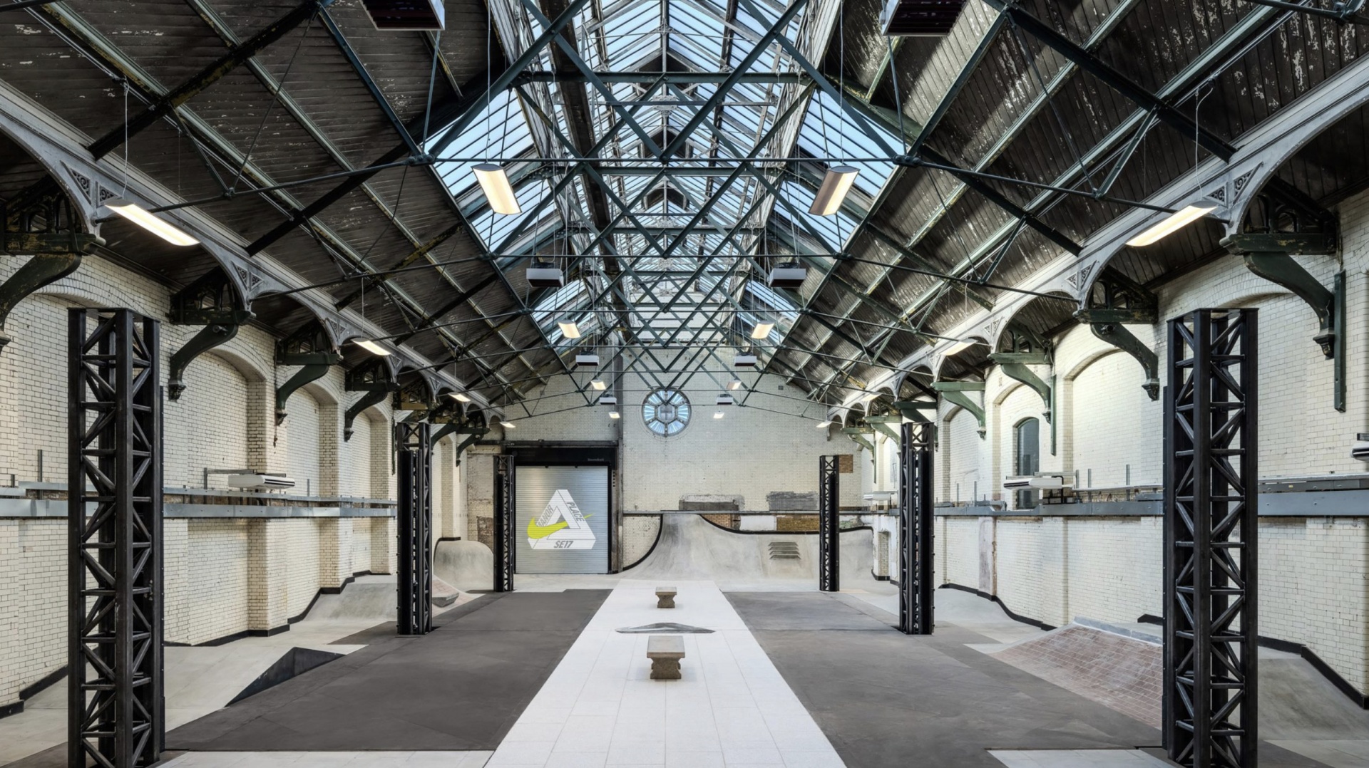 Архитекторы Jam спроектировали спортивный комплекс в купальне XIX века Архитекторы Jam спроектировали спортивный комплекс в купальне XIX века