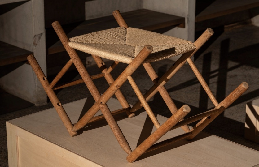 Студия AtMa Inc создала коллекцию мебели из сломанных стульев Бёрге Могенсена
