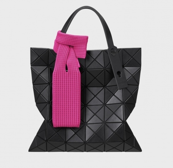 Apple и Issey Miyake представили универсальные чехлы для iPhone