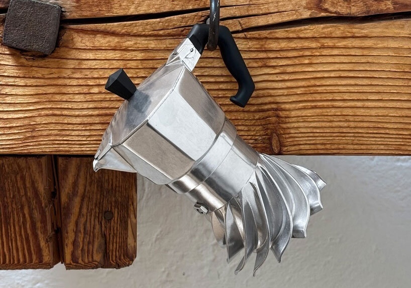 Дизайнер Маттео Фронтини переосмыслил гейзерную кофеварку Дизайнер Маттео Фронтини переосмыслил гейзерную кофеварку