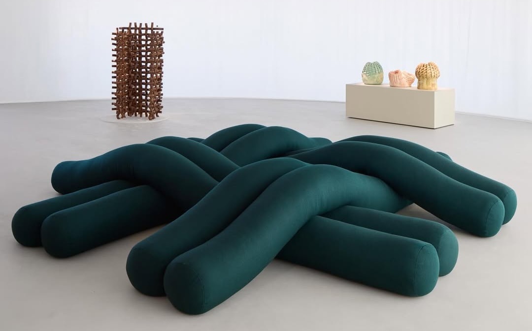 Bottega Veneta представил проект Destinations на ярмарке Nomad в Абу-Даби