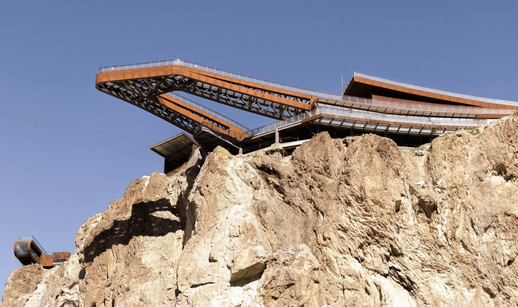 Студия Archermit построила смотровую площадку над опасным каньоном в Тибете Студия Archermit построила смотровую площадку над опасным каньоном в Тибете