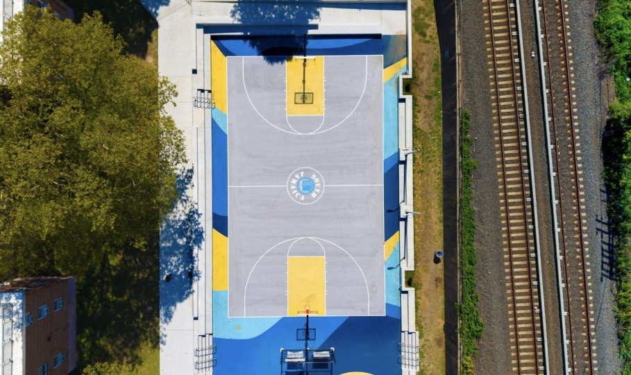 В Нью-Йорке появилась баскетбольная площадка для защиты от наводнений