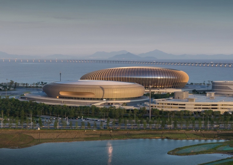 Zaha Hadid Architects построили спортивный центр в Гуанчжоу