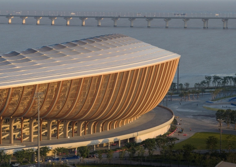 Zaha Hadid Architects построили спортивный центр в Гуанчжоу