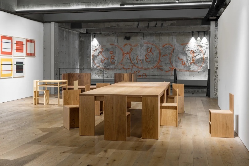 В Сеуле открылась выставка мебели Дональда Джадда