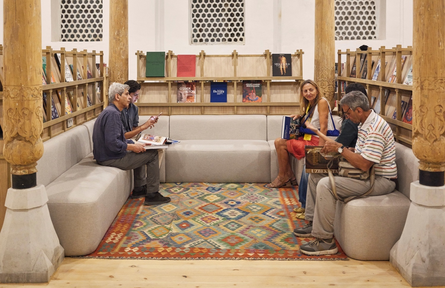 ludi_architects построили pop-up библиотеку в Бухаре ludi_architects построили pop-up библиотеку в Бухаре