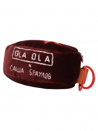 Саша Браулов создал коллекцию новогодних аксессуаров для OLA OLA