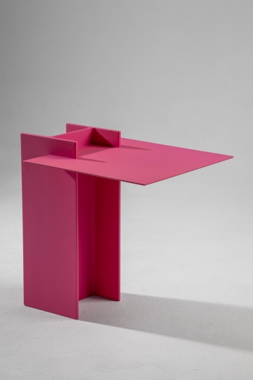 Дизайнеры Levshagroup создали столик в индустриальной эстетике