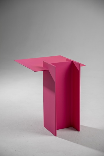 Дизайнеры Levshagroup создали столик в индустриальной эстетике