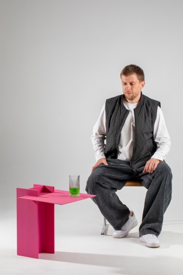 Дизайнеры Levshagroup создали столик в индустриальной эстетике