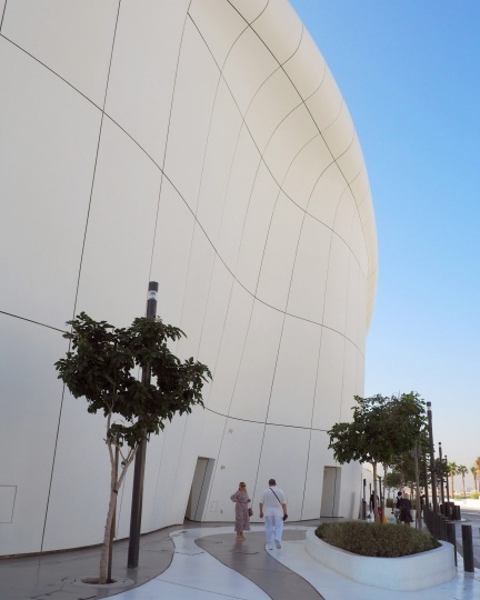 На острове Саадият в Абу-Даби достроили музей teamLab