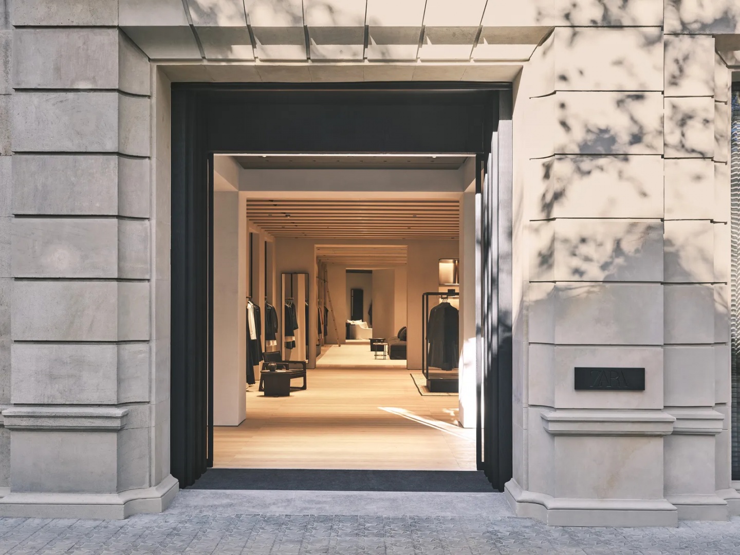 Винсент ван Дуйсен оформил новый магазин Zara в Барселоне Винсент ван Дуйсен оформил новый магазин Zara в Барселоне