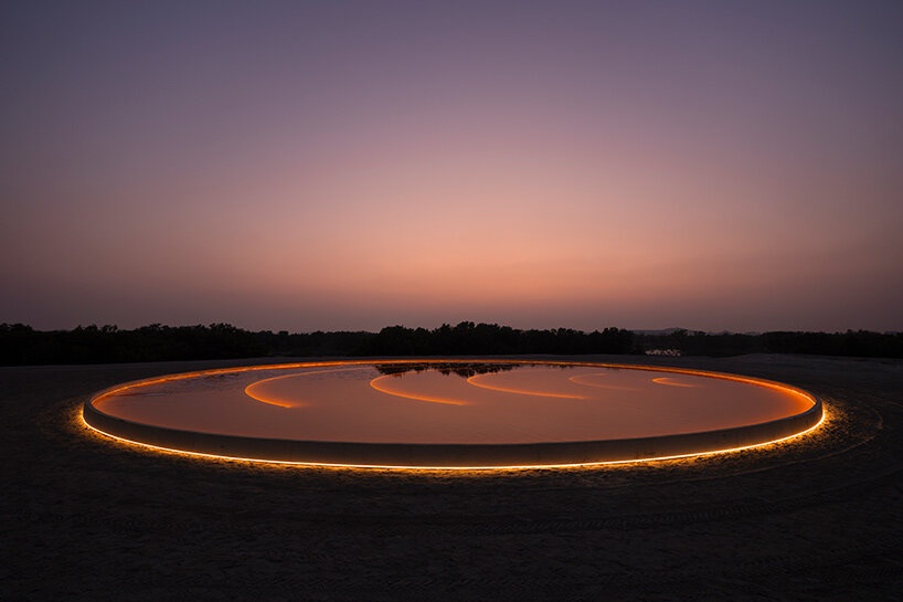 В Абу-Даби установили инсталляцию Шейхи Аль Мазру В Абу-Даби установили инсталляцию Шейхи Аль Мазру