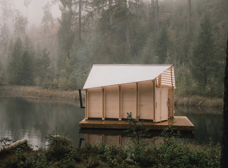 Rabagast Studio построила плавучую сауну в Норвегии