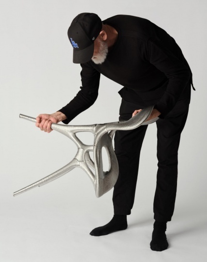 Росс Лавгроув создал стул совместно с искусственным интеллектом