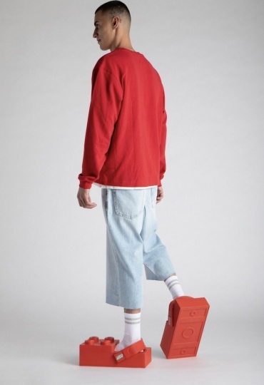 Crocs выпустили сабо в виде гигантских кубиков Lego