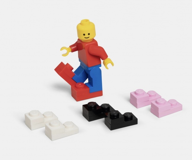 Crocs выпустили сабо в виде гигантских кубиков Lego