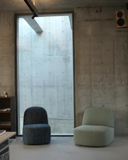 Коллаборация Karimoku New Standard и ASICS