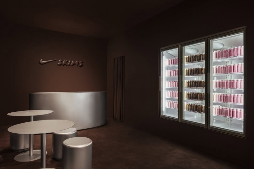В Париже открылся поп-ап NikeSKIMS по дизайну Crosby Studios