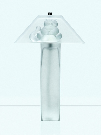 Шведский дизайнер сделал лампы из старых стеклянных объектов