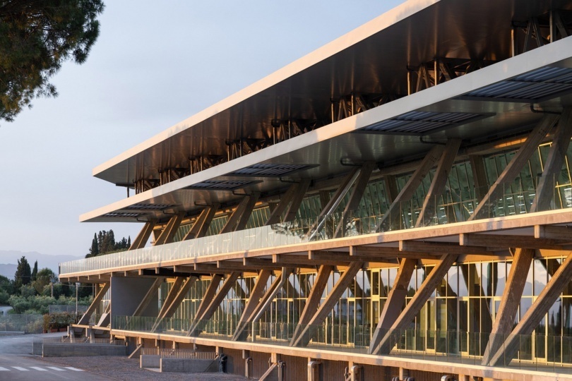 Студия Metrooffice Architetti реконструировала заброшенный завод для Balenciaga