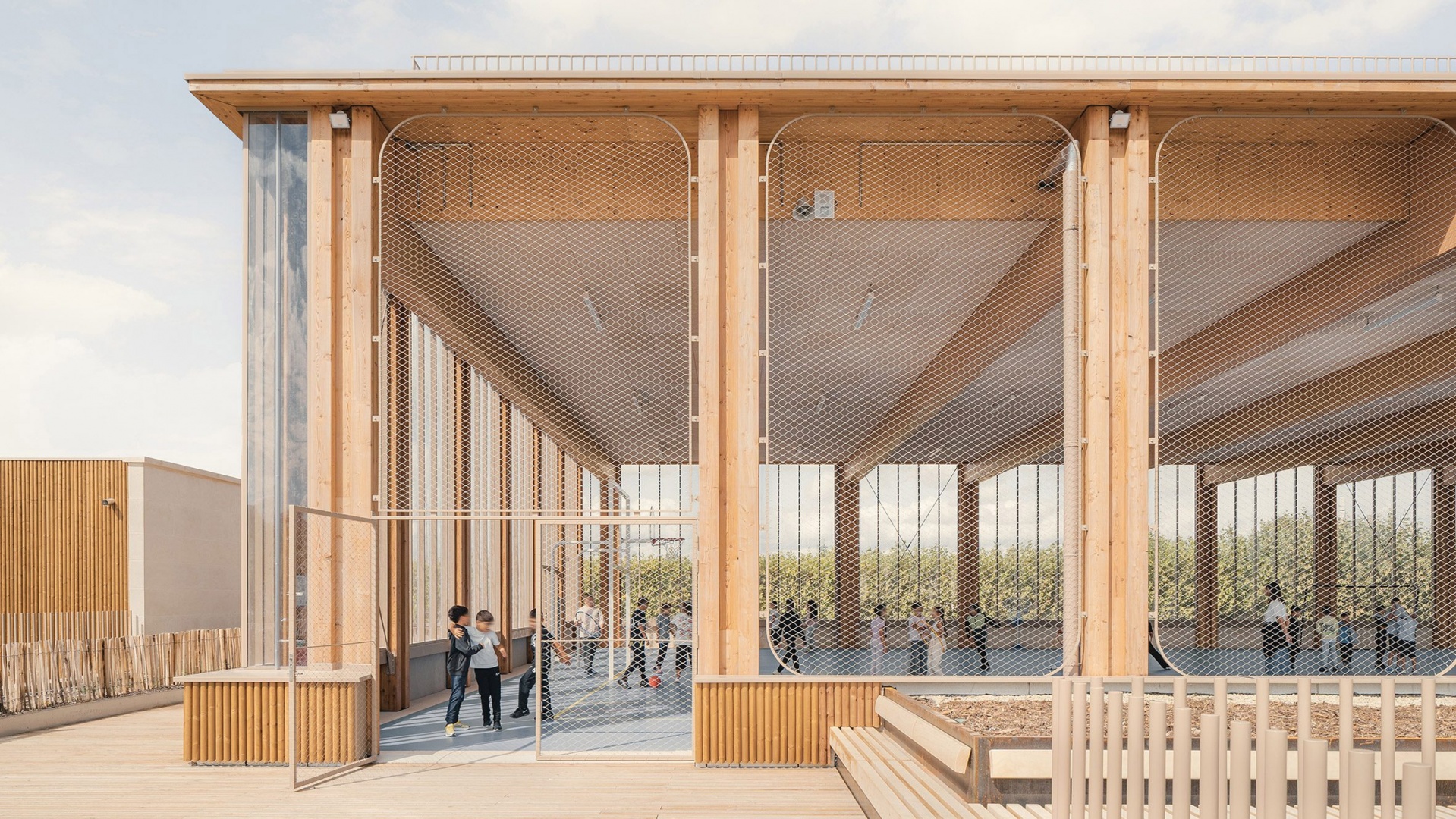 Бюро Le Penhuel & Associés построило школу во Франции из биоматериалов Бюро Le Penhuel & Associés построило школу во Франции из биоматериалов