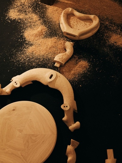 BD Barcelona показал предметы Антонио Гауди в Париже