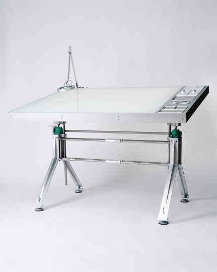 Студия CALIPER разработала чертежный стол для Дэниела Аршама