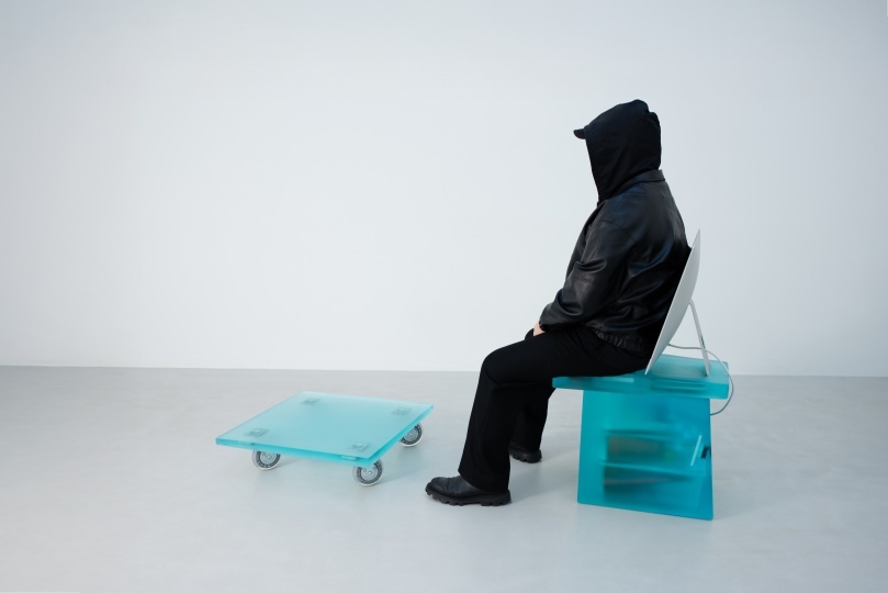 Лим Вутек обновил привычные офисные объекты с помощью смолы