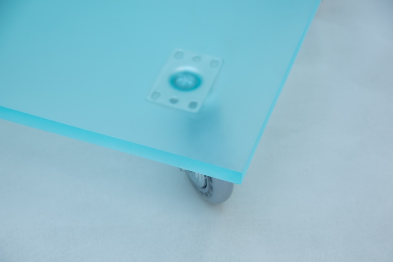 Лим Вутек обновил привычные офисные объекты с помощью смолы