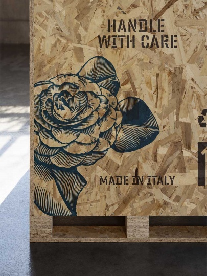 Художник Шепард Фейри переосмыслил кресло Archibald для ​Poltrona Frau