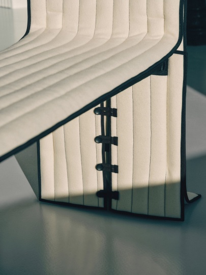 Дизайнер Лерке Рем представила свежий взгляд на обивку мебели