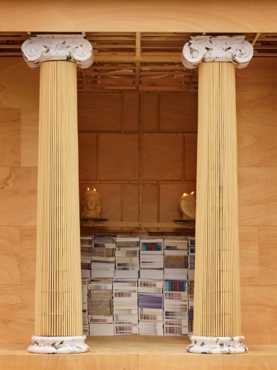 Дуэт PichiAvo создал инсталляцию для фестиваля Фальяс в Валенсии