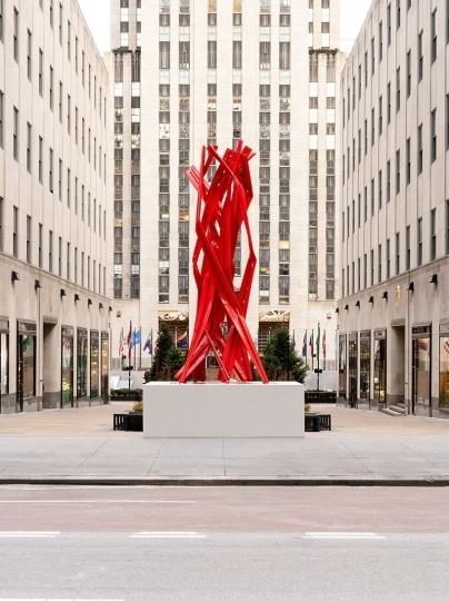 У Рокфеллер-центра появился объект художницы Беттины Пустчи