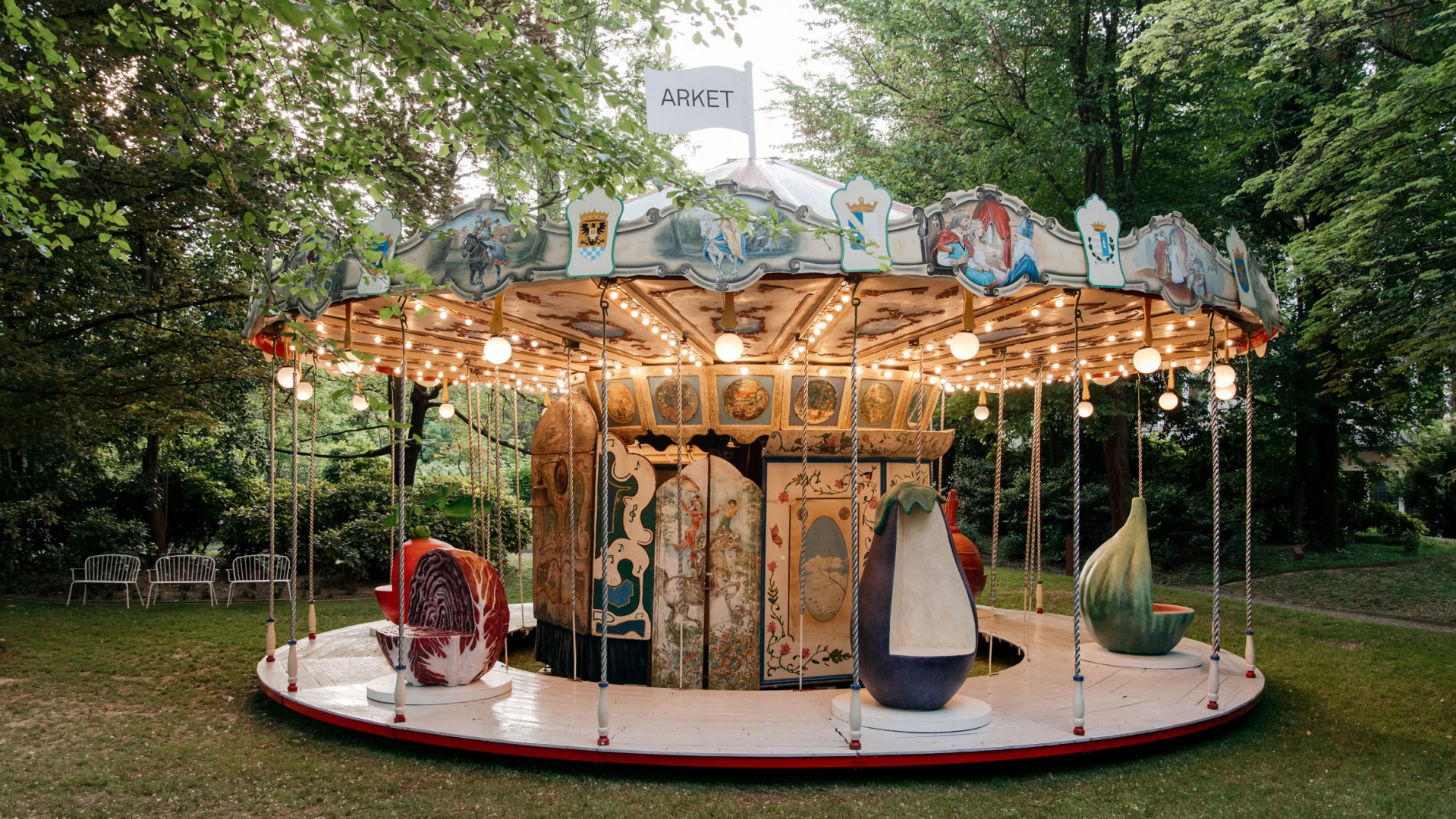 Совместная инсталляция Лайлы Гоар и Arket