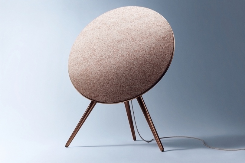 Новая версия колонки Bang & Olufsen с текстилем по дизайну Kvadrat и Front