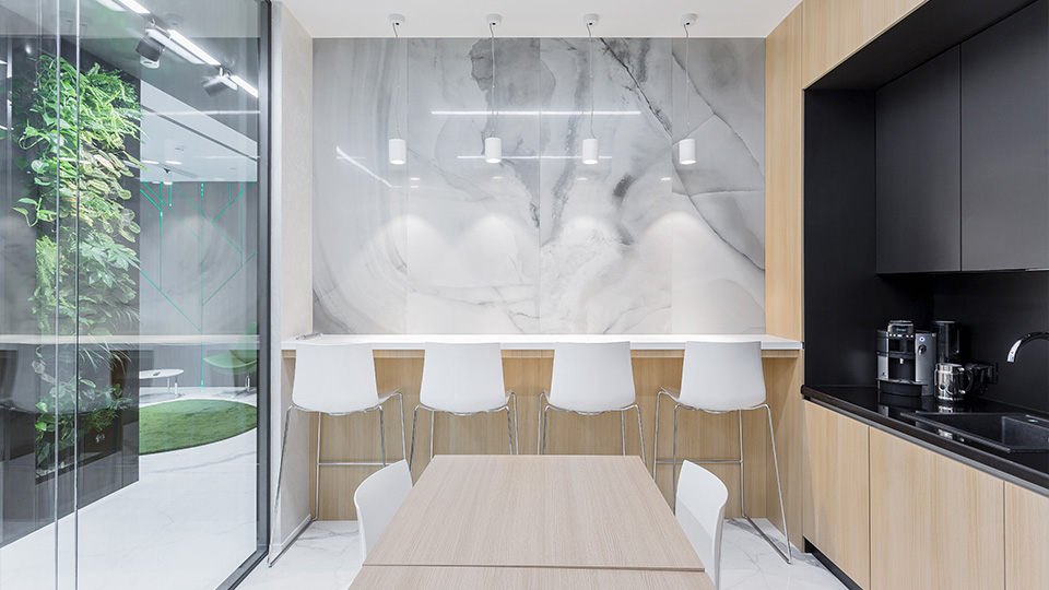 Зона кухни в офисе компании Incanto, ©IND Architects