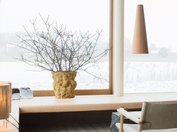 Датские дизайнеры создали вазы из бетона