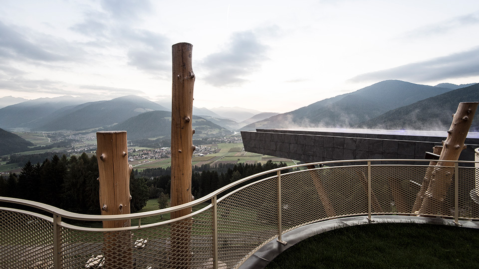 Между небом и землей: обновленный дизайн Hotel Hubertus в Альпах