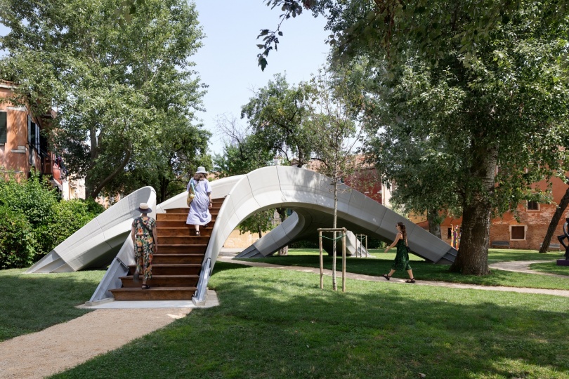 Zaha Hadid Architects напечатали мост из бетона для Венецианской биеннале