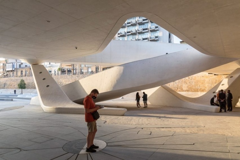 Zaha Hadid Architects построили многоуровневый парк в Никосии