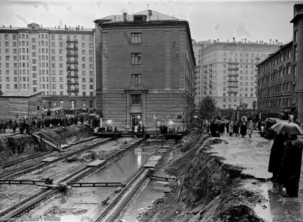 Дом переехал. История передвижки домов и памятников в Москве Дом переехал. История передвижки домов и памятников в Москве