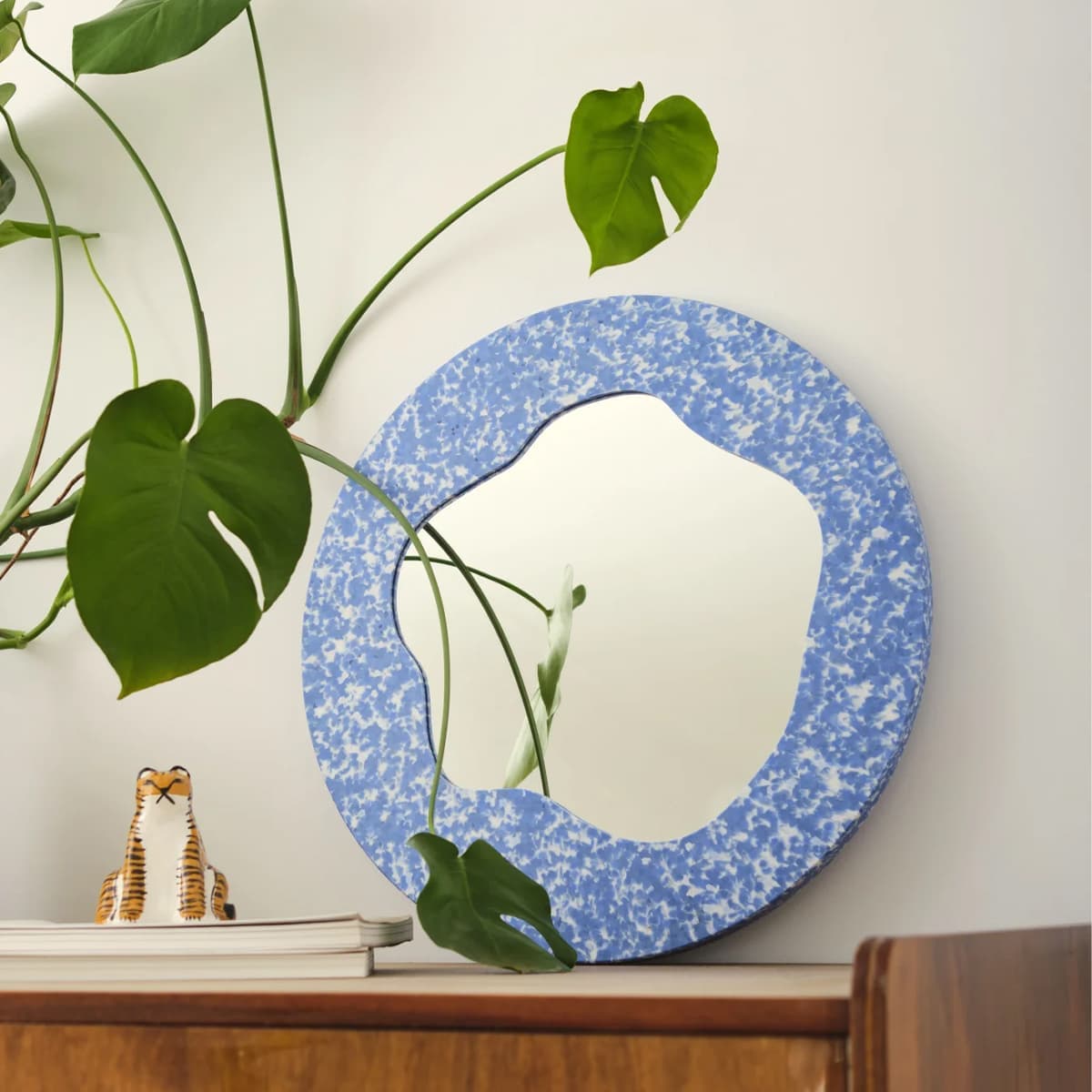 Настенное зеркало