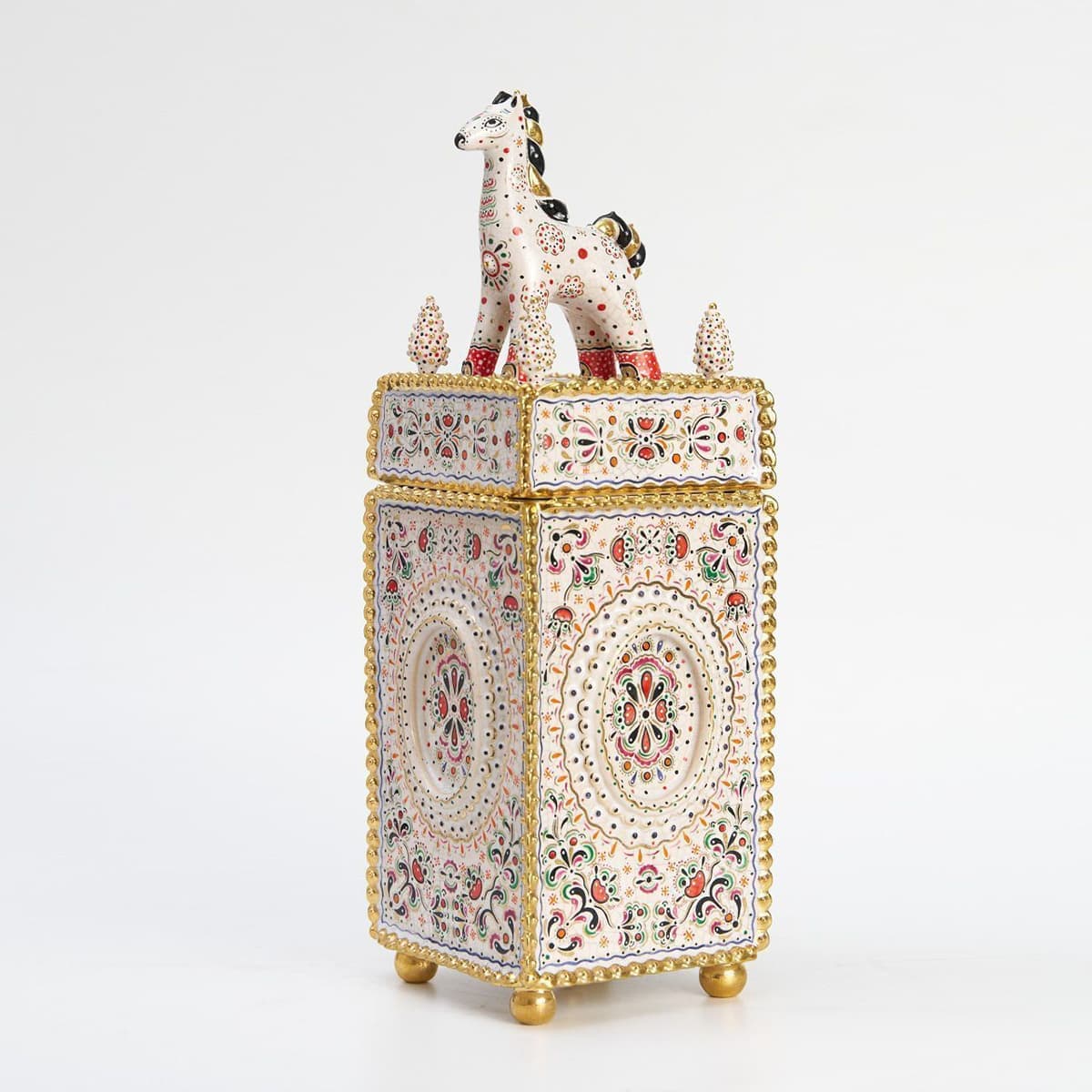 Скульптура «Высокий Ларец Русского Узорочья с Коником Грива Косичкой»